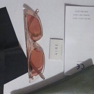 NWT AIRE | Titania Champagne Frame